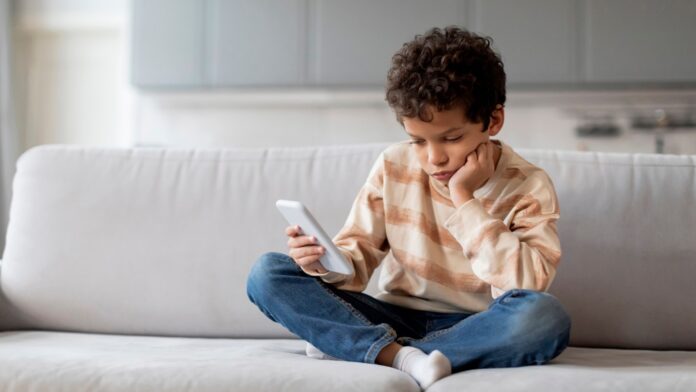 Can excessive screen time increase obesity risk in children?