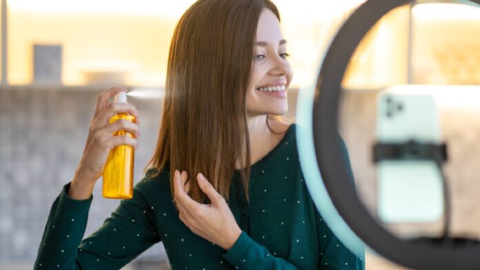 Is it safe to use hair spray? Know if it can damage your hair