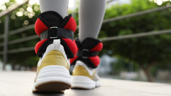 Walking with ankle weights is beneficial: 5 reasons to wear them