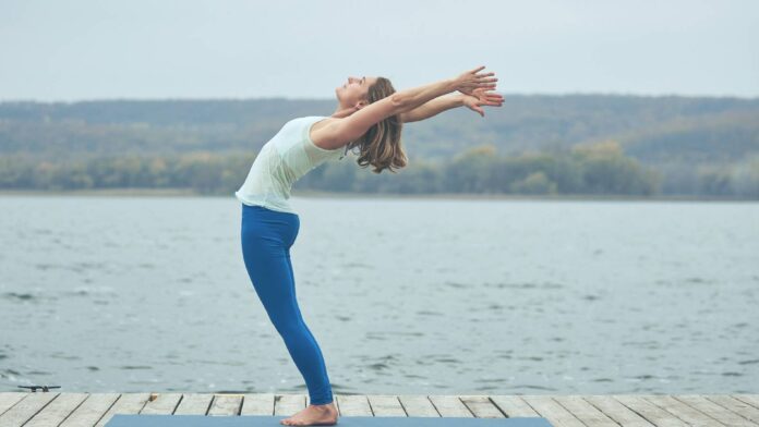 Ardha chakrasana for weight loss: Does it help?