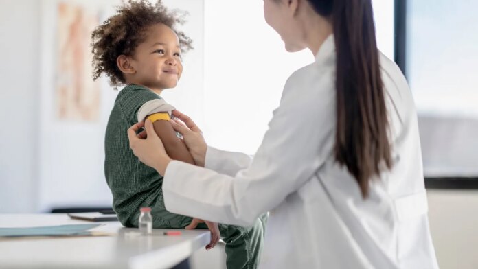 Pediatricians Break With CDC, Recommend COVID Shots for Young Children